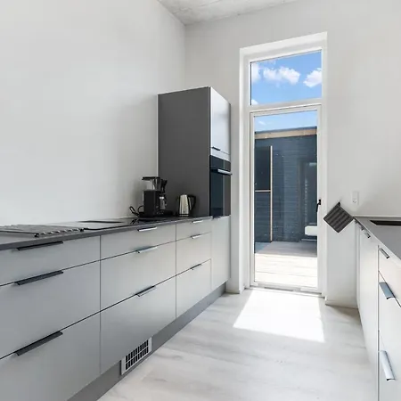 Dom wakacyjny Beautiful In With 4 Bedrooms *