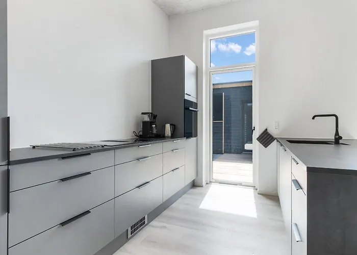 Dom wakacyjny Beautiful In With 4 Bedrooms *